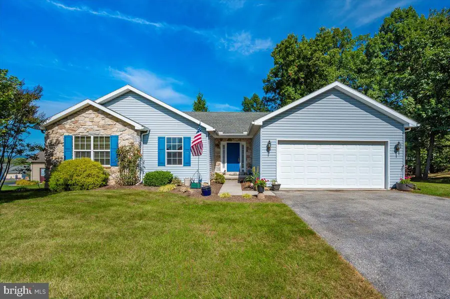 2 Astoria Dr, Hanover, PA 17331 - Image #2