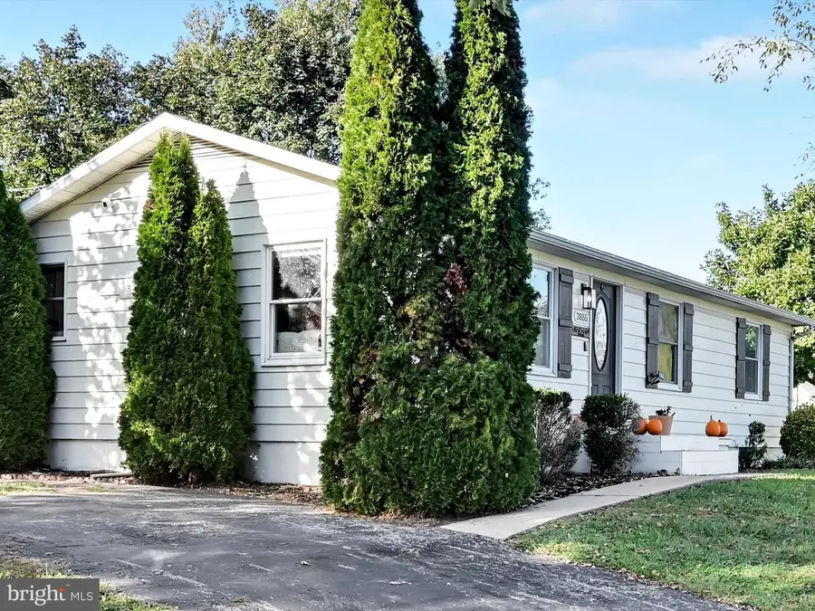 3855 Stuart Dr, York, PA 17402 - Image #3