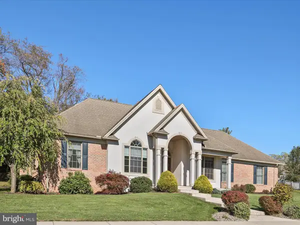 2711 Rosebay Dr, YORK, PA 17408