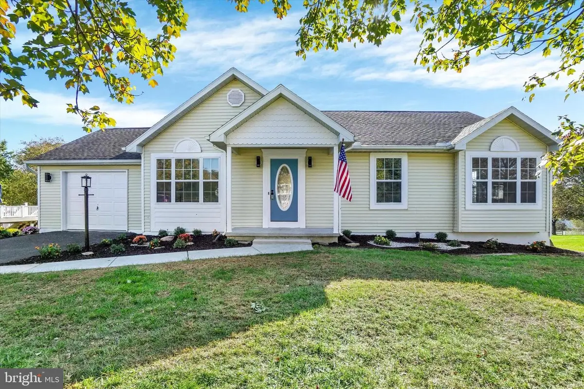 120 Charles Ave, Stewartstown, PA 17363 - Image #1