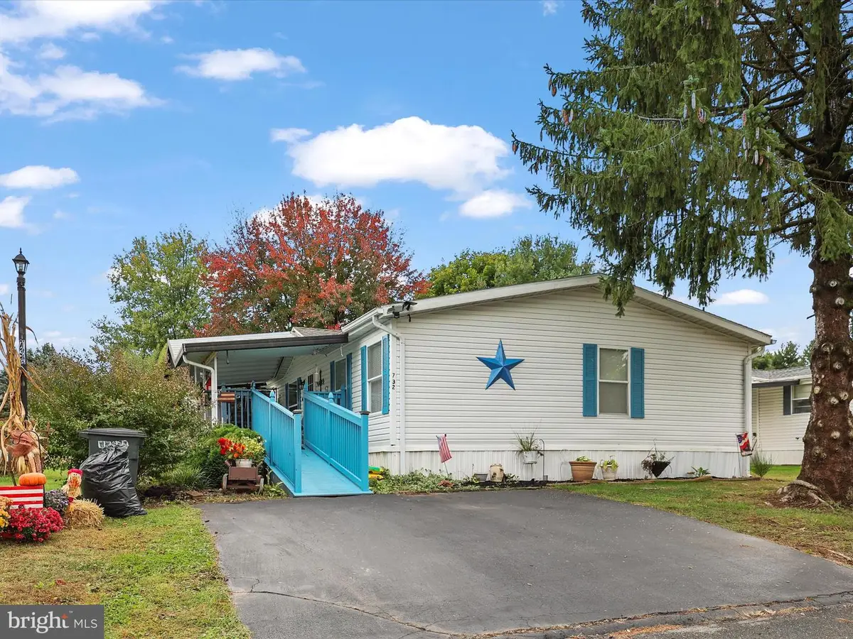 732 Laura Ln, York, PA 17402 - Image #1