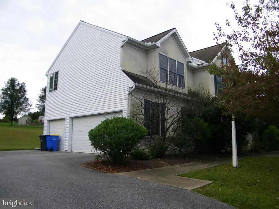 2730 Woodspring Dr, York, PA 17402 - Image #2