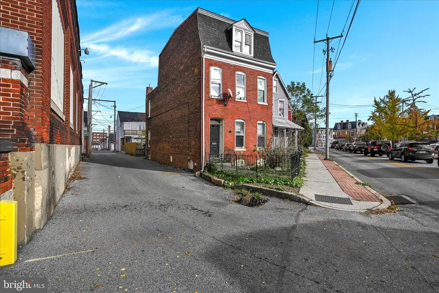 129 Roosevelt Ave, York, PA 17401 - Image #2