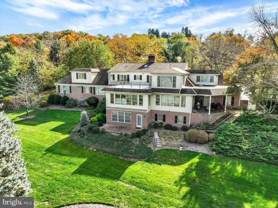 925 Summit Cir N, York, PA 17403 - Image #3