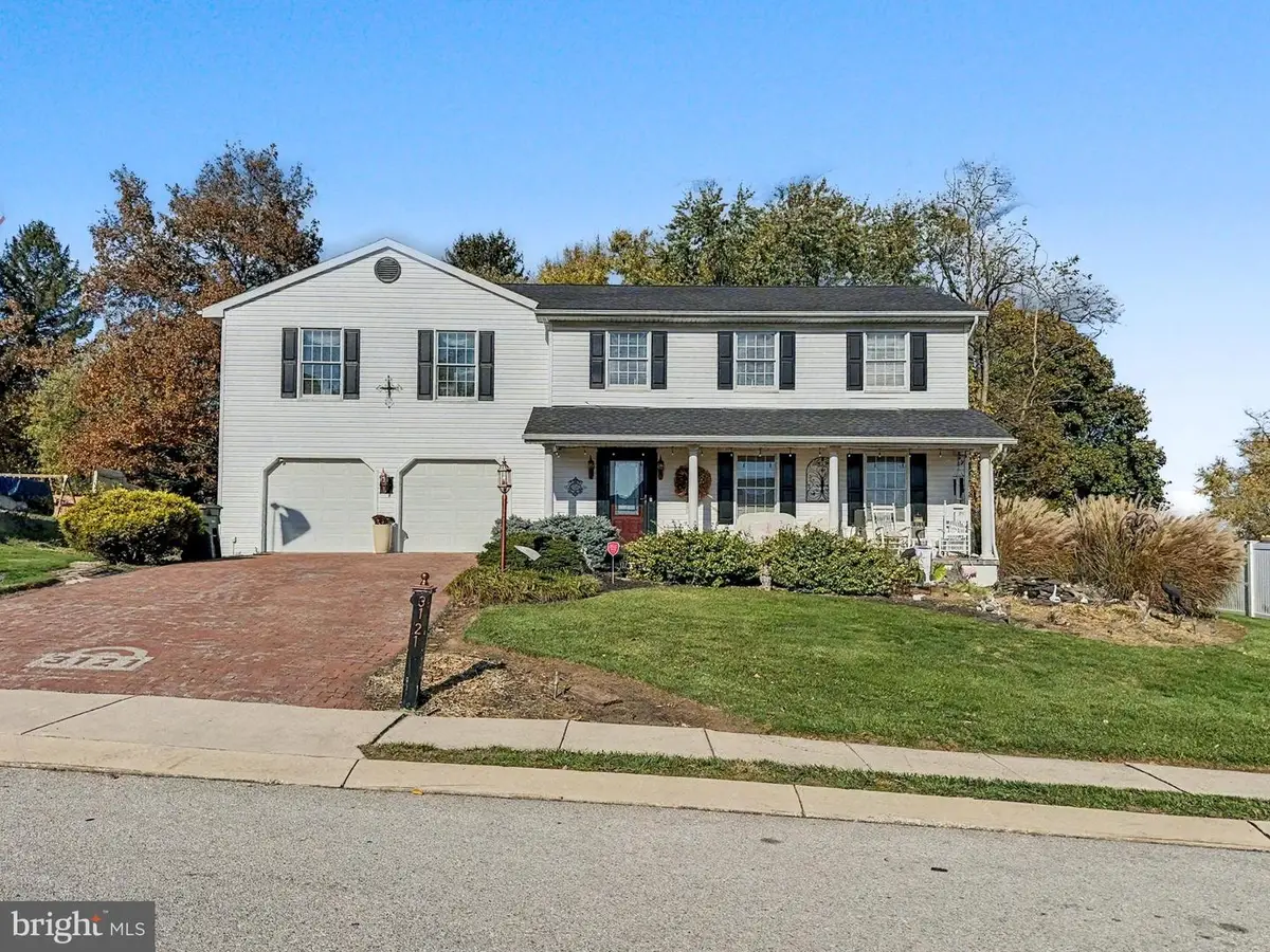 3121 Pineview Dr, Dover, PA 17315 - Image #1