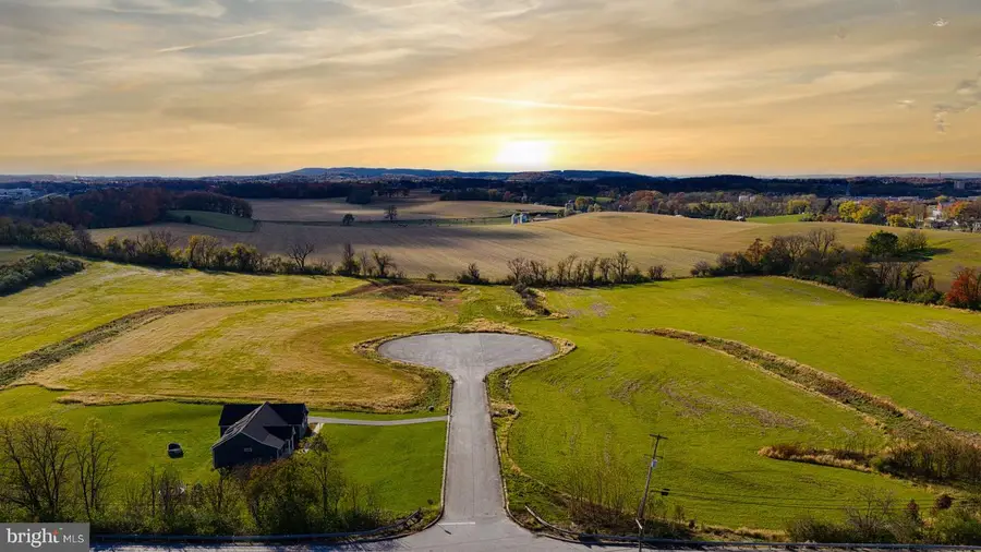 4025 Rolling Meadow Ct, York, PA 17408 - Image #2