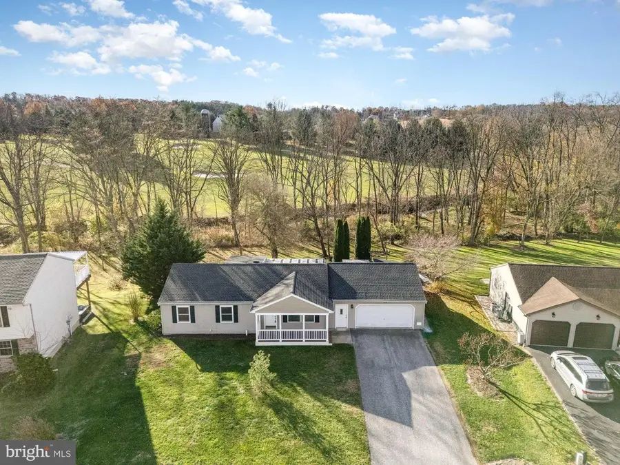 3076 Hadley Dr, York, PA 17408 - Image #2