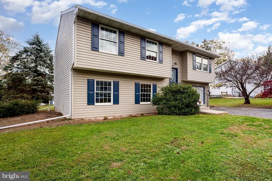 404 Shelleys Ln, Etters, PA 17319 - Image #2