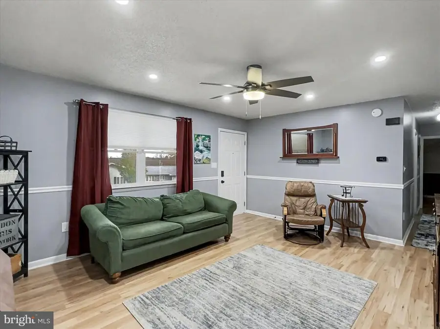 123 Overview Cir E, Red Lion, PA 17356 - Image #2