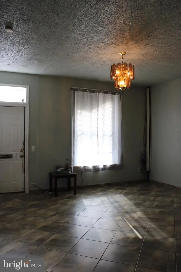 27 W Maple St, York, PA 17401 - Image #2