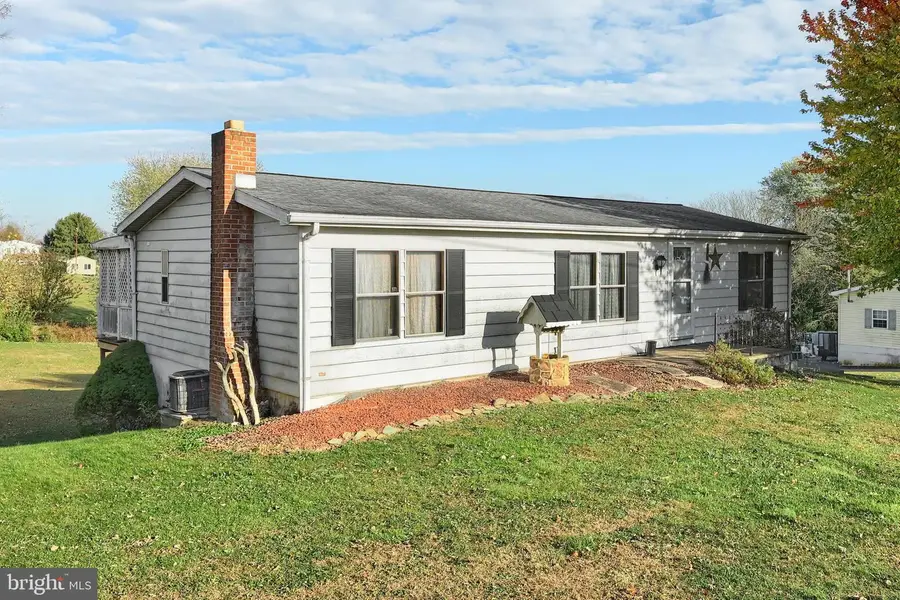 2121 Stauffer Rd, Seven Valleys, PA 17360 - Image #2