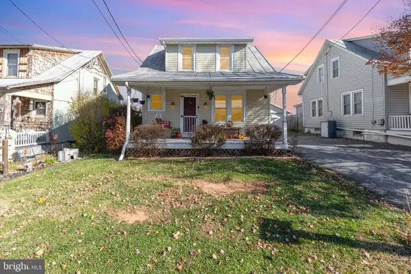 390 E Front St, LEWISBERRY, PA 17339