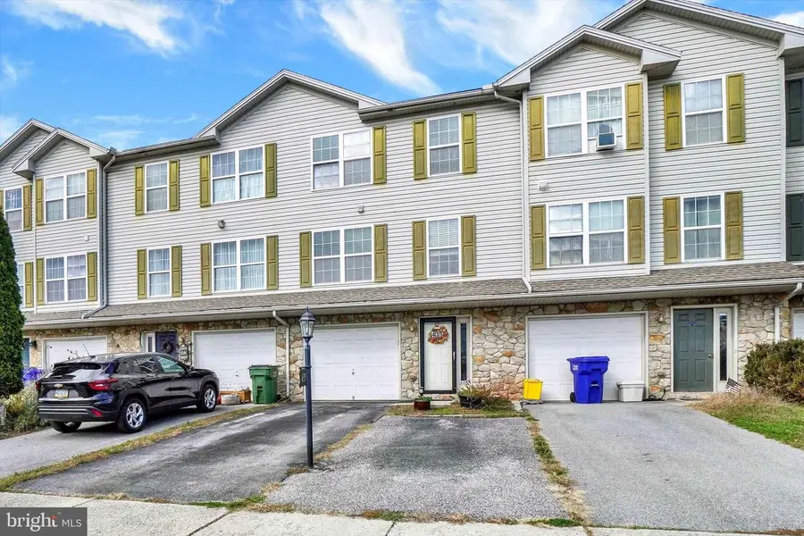 435 Fisher Dr, York, PA 17404 - Image #2