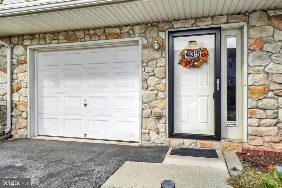 435 Fisher Dr, York, PA 17404 - Image #3