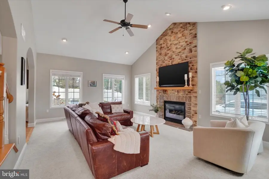 643 Crosslyn Dr, York, PA 17404 - Image #3