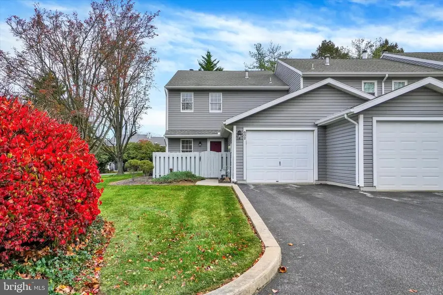 602 Kensington Ct #602, York, PA 17401 - Image #2