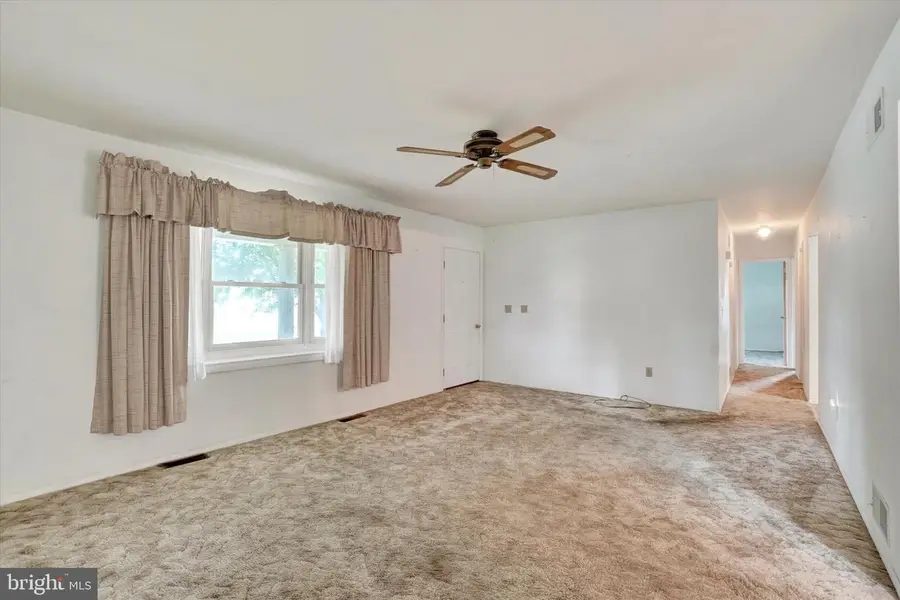 237 Cloverlane Dr, Manchester, PA 17345 - Image #3