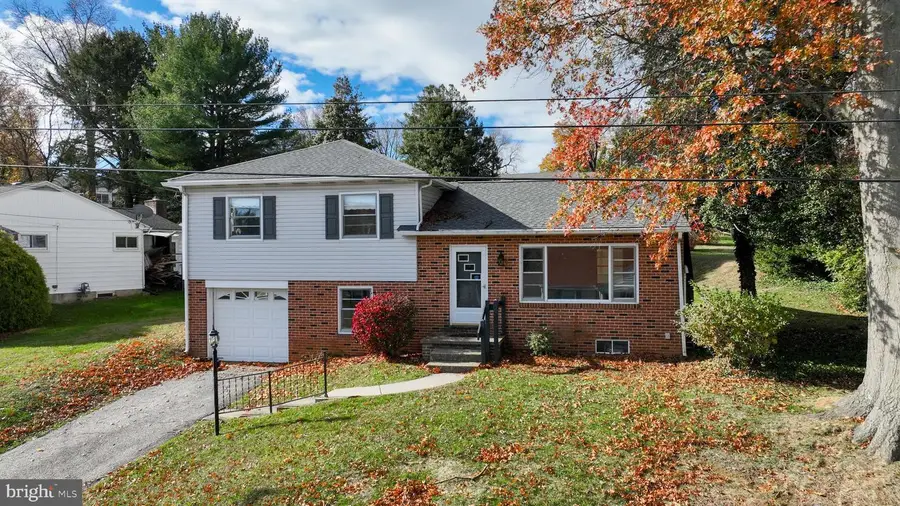 10 Circle Dr, York, PA 17402 - Image #2