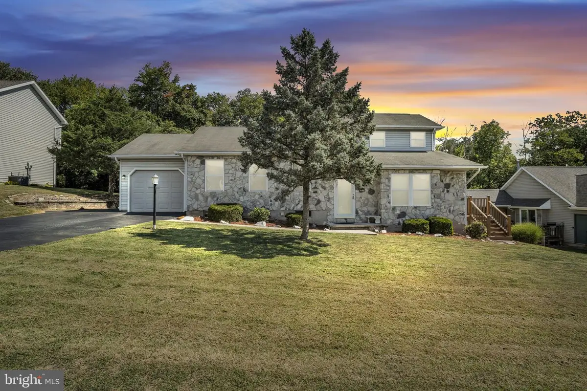 45 S Ben Hogan Dr, Etters, PA 17319 - Image #1