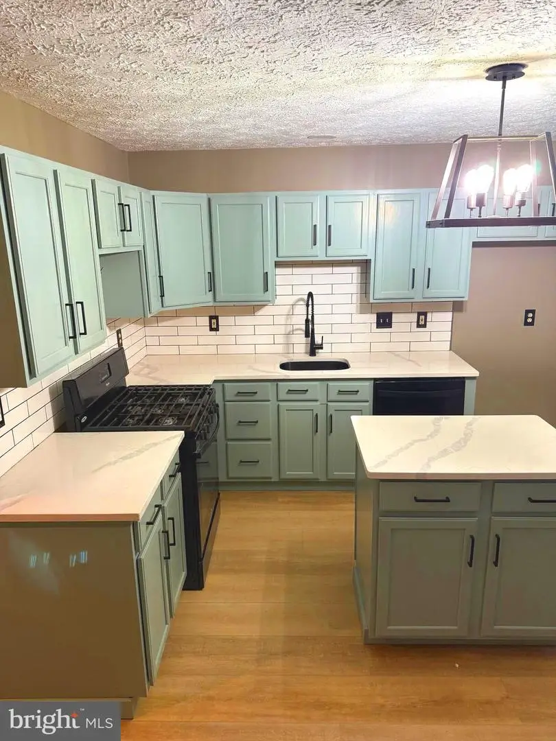 175 Country Ridge Dr, Red Lion, PA 17356 - Image #2