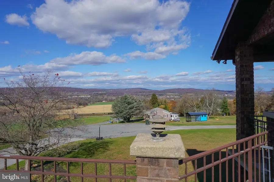 4640 Freys Ln, Hellam, PA 17406 - Image #2