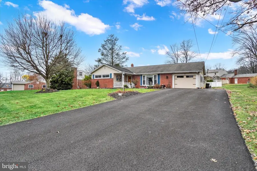111 Dixie Dr, Red Lion, PA 17356 - Image #2