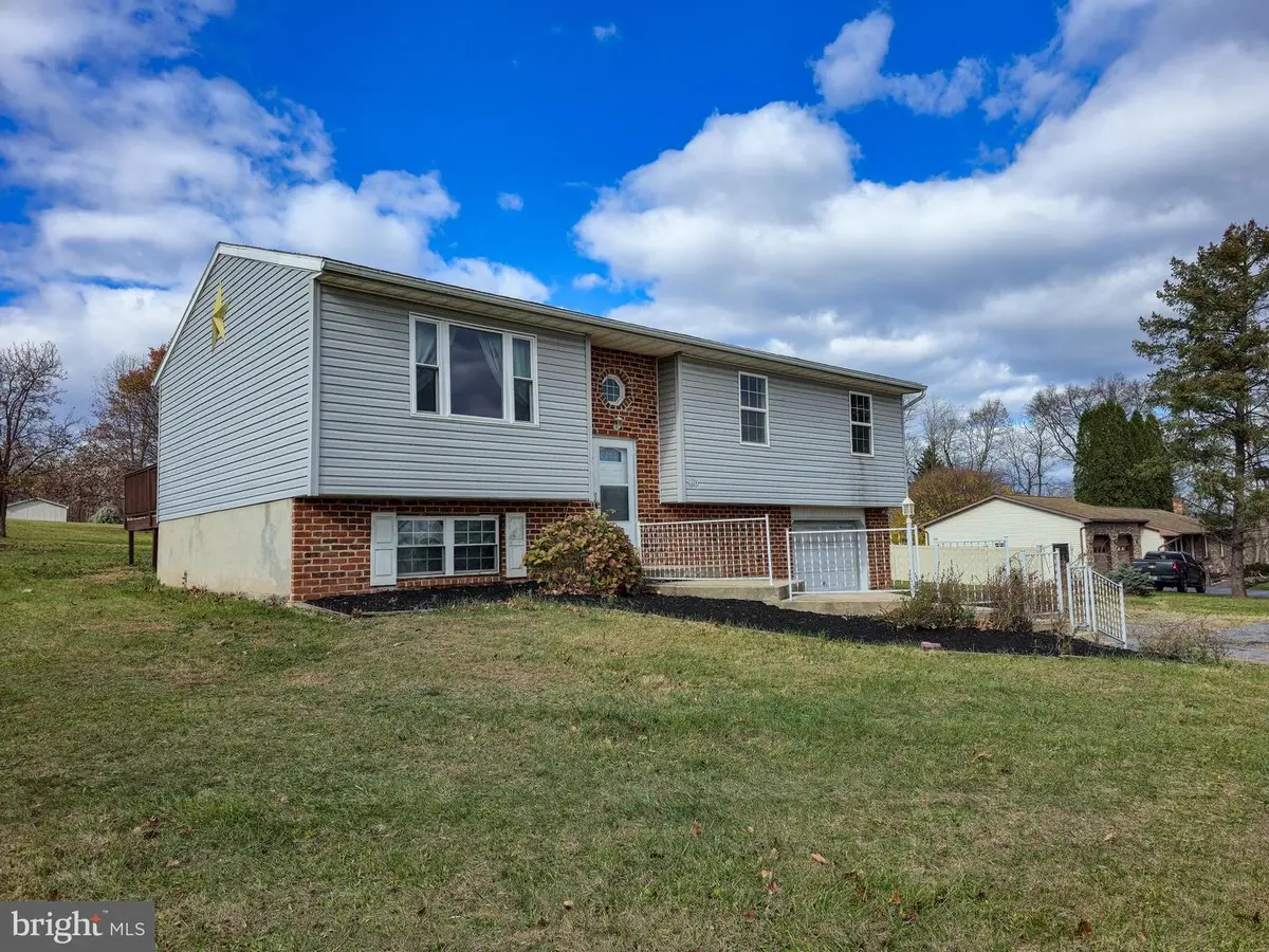 910 E Butter Rd, York, PA 17406 - Image #1