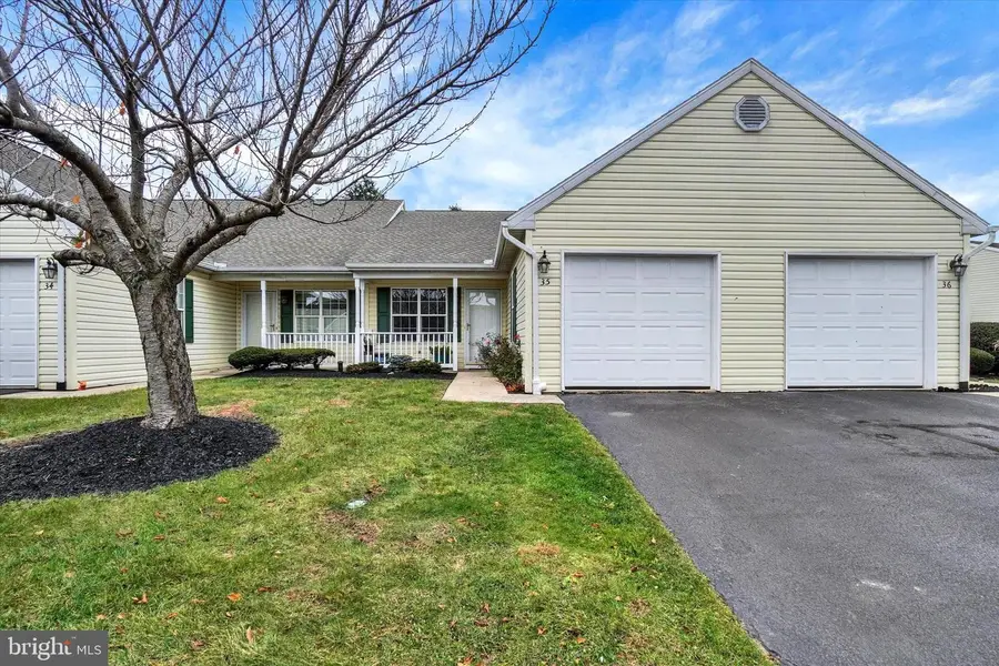 35 Hagarman Dr, York, PA 17408 - Image #2