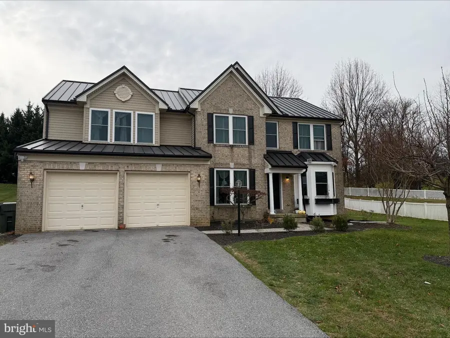 735 Clydesdale Dr, York, PA 17402 - Image #2