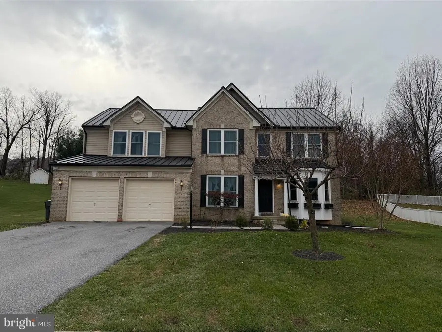 735 Clydesdale Dr, York, PA 17402 - Image #3