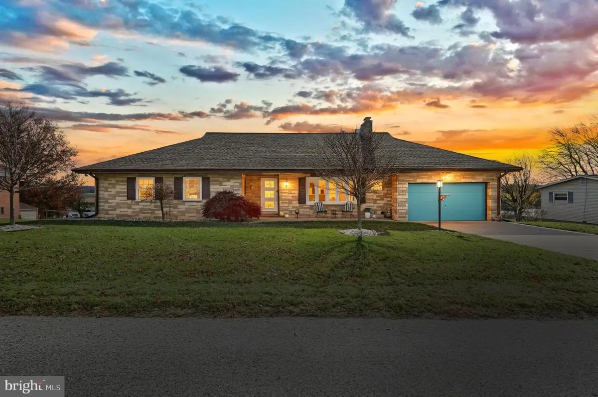 4330 Briarwood Ct, York, PA 17408 - Image #1