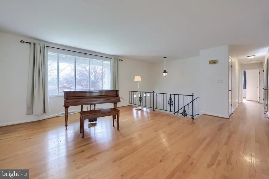 90 Churchill Dr, York, PA 17403 - Image #3