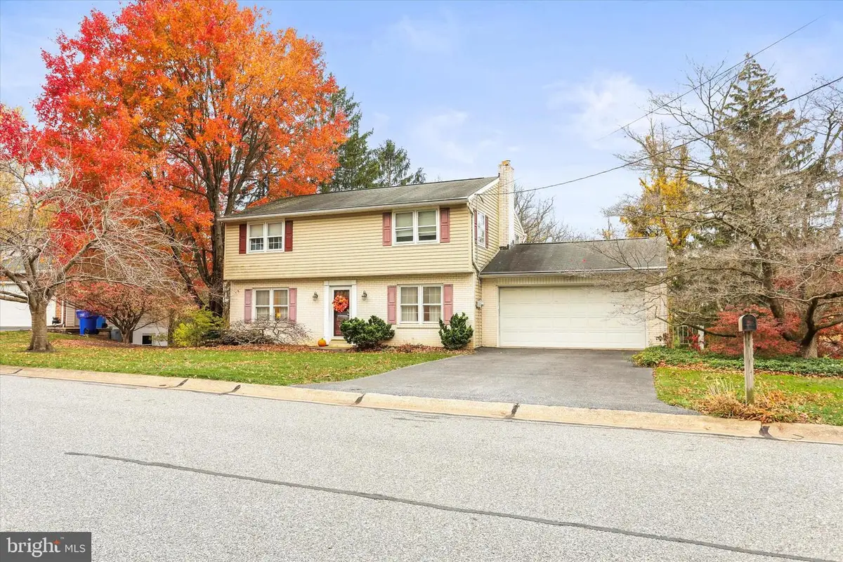 114 Lexington Rd, York, PA 17402 - Image #1