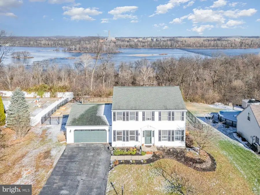 210 Abbey Dr, Mount Wolf, PA 17347 - Image #2