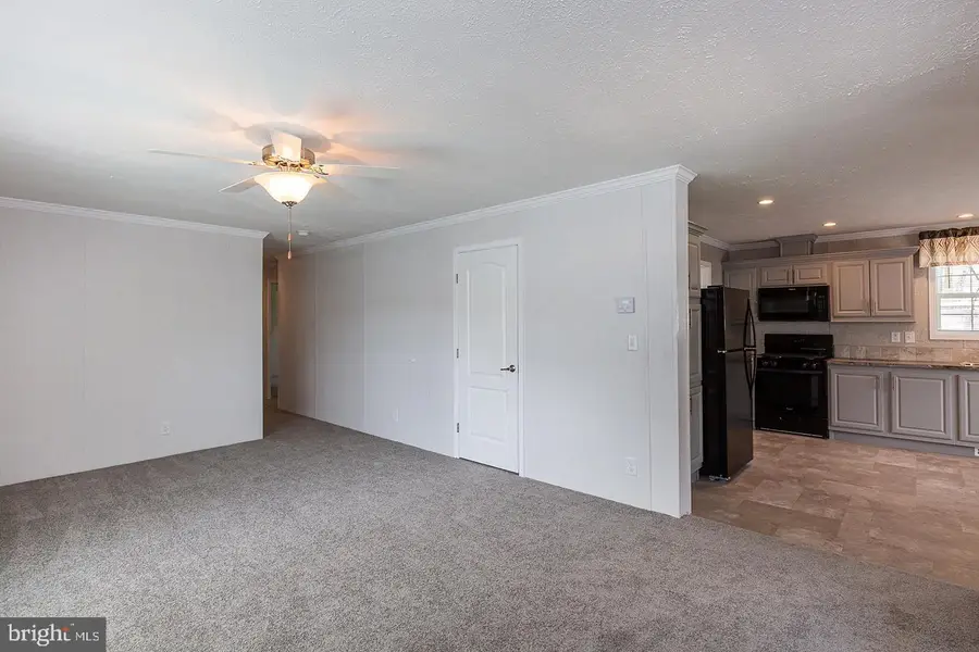 92 Cherokee Dr, Windsor, PA 17366 - Image #2