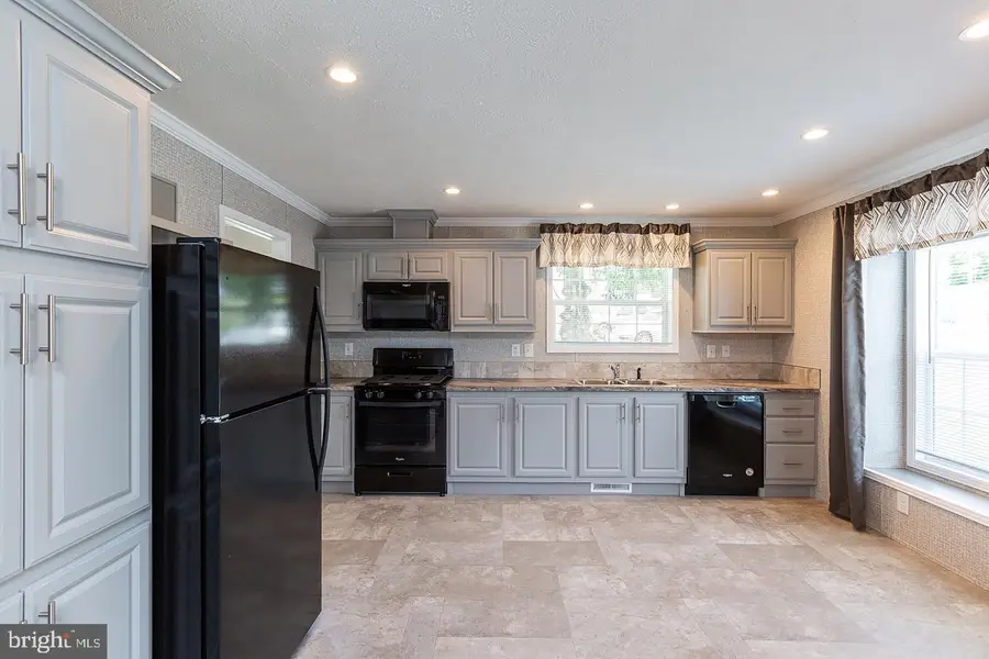 92 Cherokee Dr, Windsor, PA 17366 - Image #3