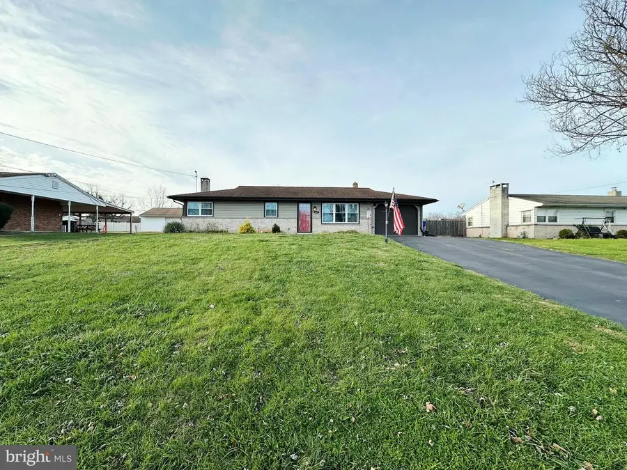 2417 Berkshire Ln, Dover, PA 17315 - Image #2