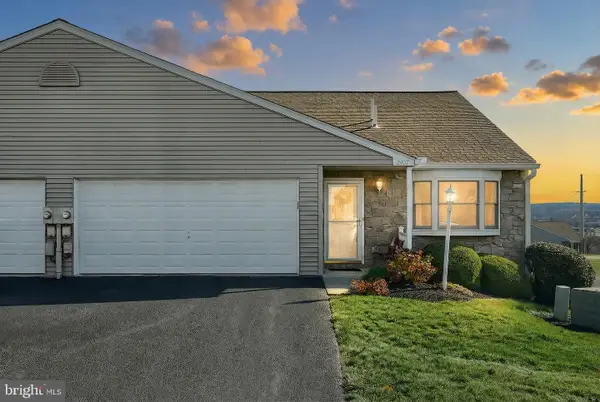 2407 Pin Oak Dr #33, YORK, PA 17406