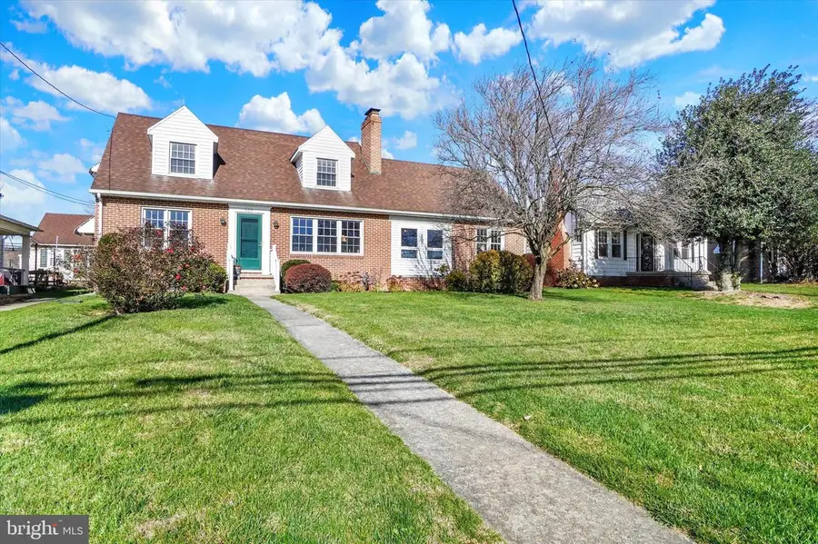 529 W Market St, Hellam, PA 17406 - Image #2