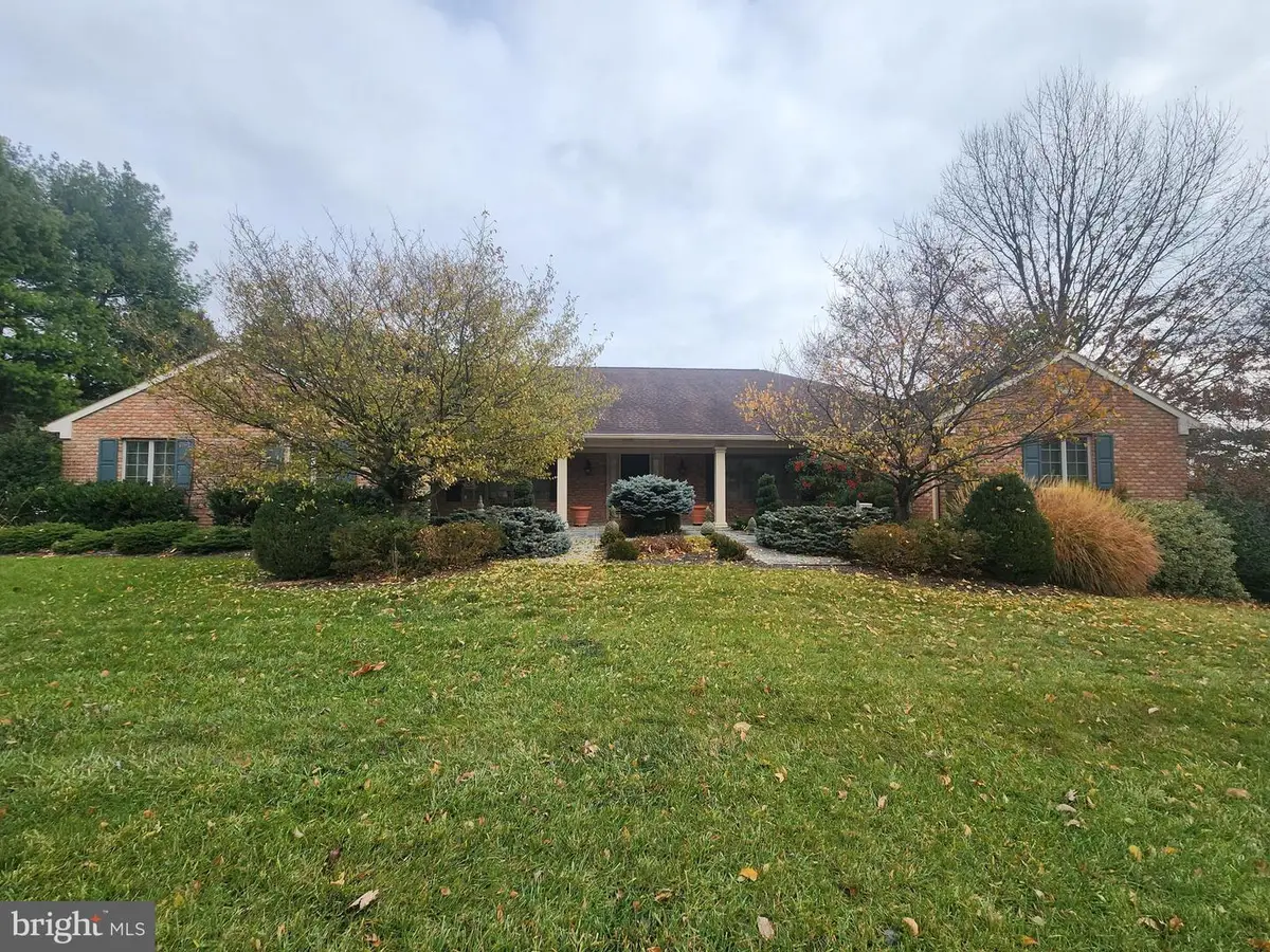 1165 Wyndsong Dr, York, PA 17403 - Image #1