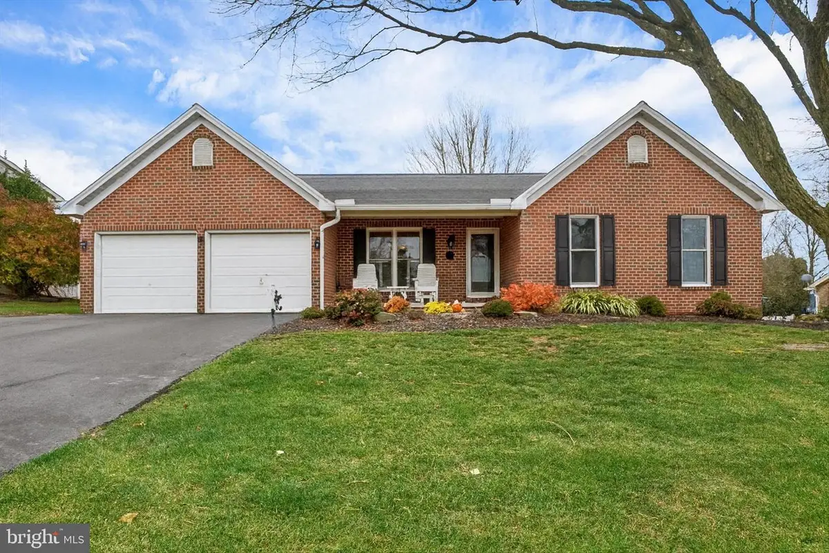 2881 Candlelight Dr, York, PA 17402 - Image #1