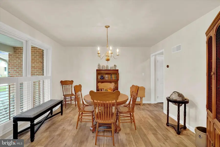 2881 Candlelight Dr, York, PA 17402 - Image #3