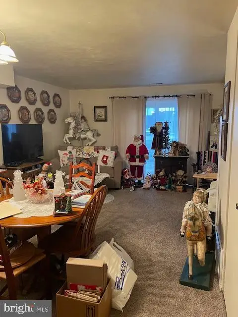 627 Colony Dr, York, PA 17404 - Image #2