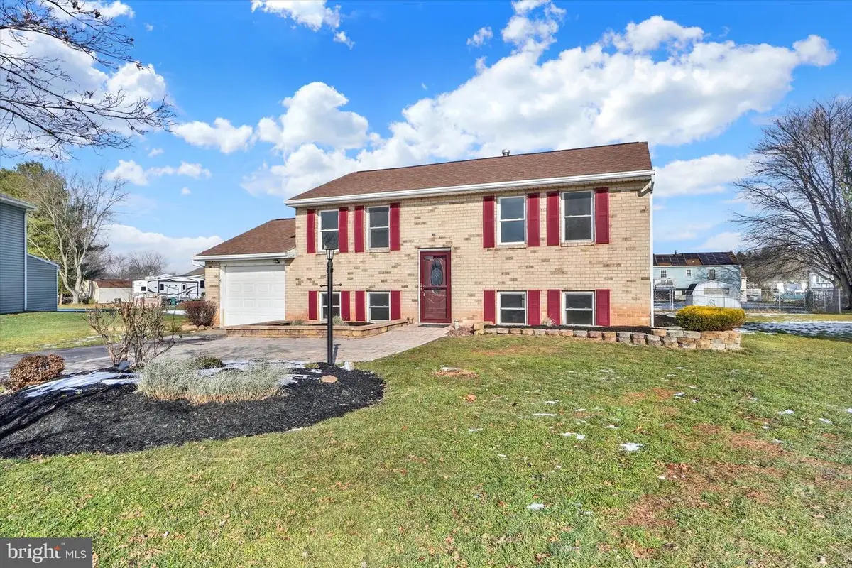 3046 Greenfield Dr, Dover, PA 17315 - Image #1