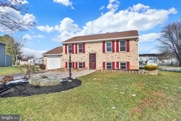 3046 Greenfield Dr, DOVER, PA 17315