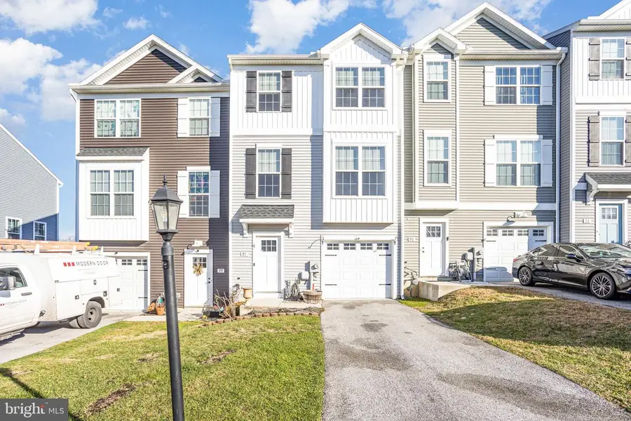 97 Overlook Dr, Hanover, PA 17331 - Image #2