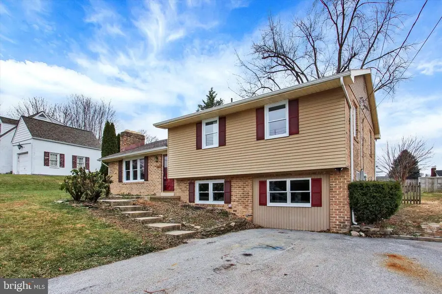 108 Hirtland Ave, Hanover, PA 17331 - Image #2