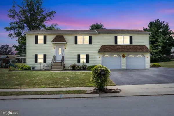 2461 Heather Rd, YORK, PA 17408