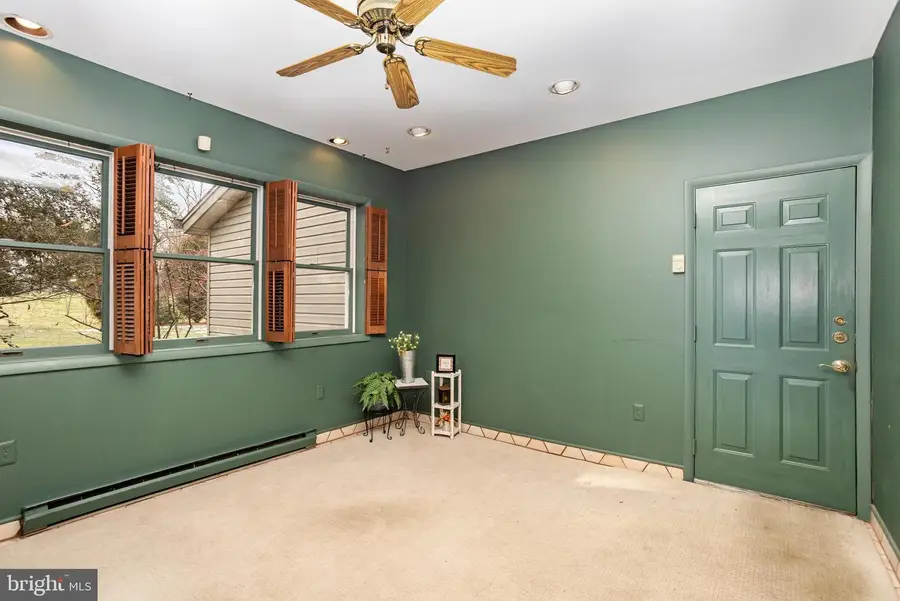 32 N Bishop Rd, Mechanicsburg, PA 17055 - Image #3