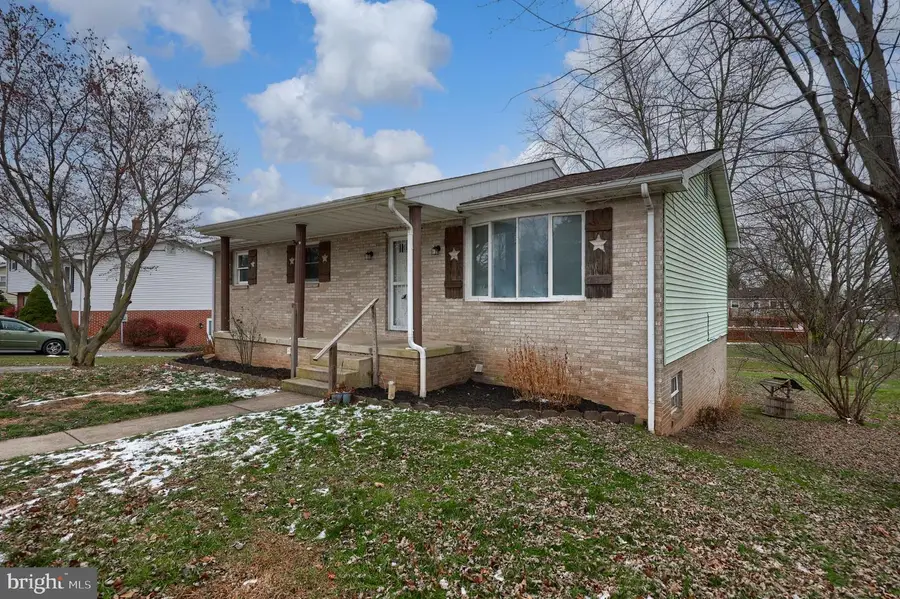 2624 Danielle Dr, Dover, PA 17315 - Image #2